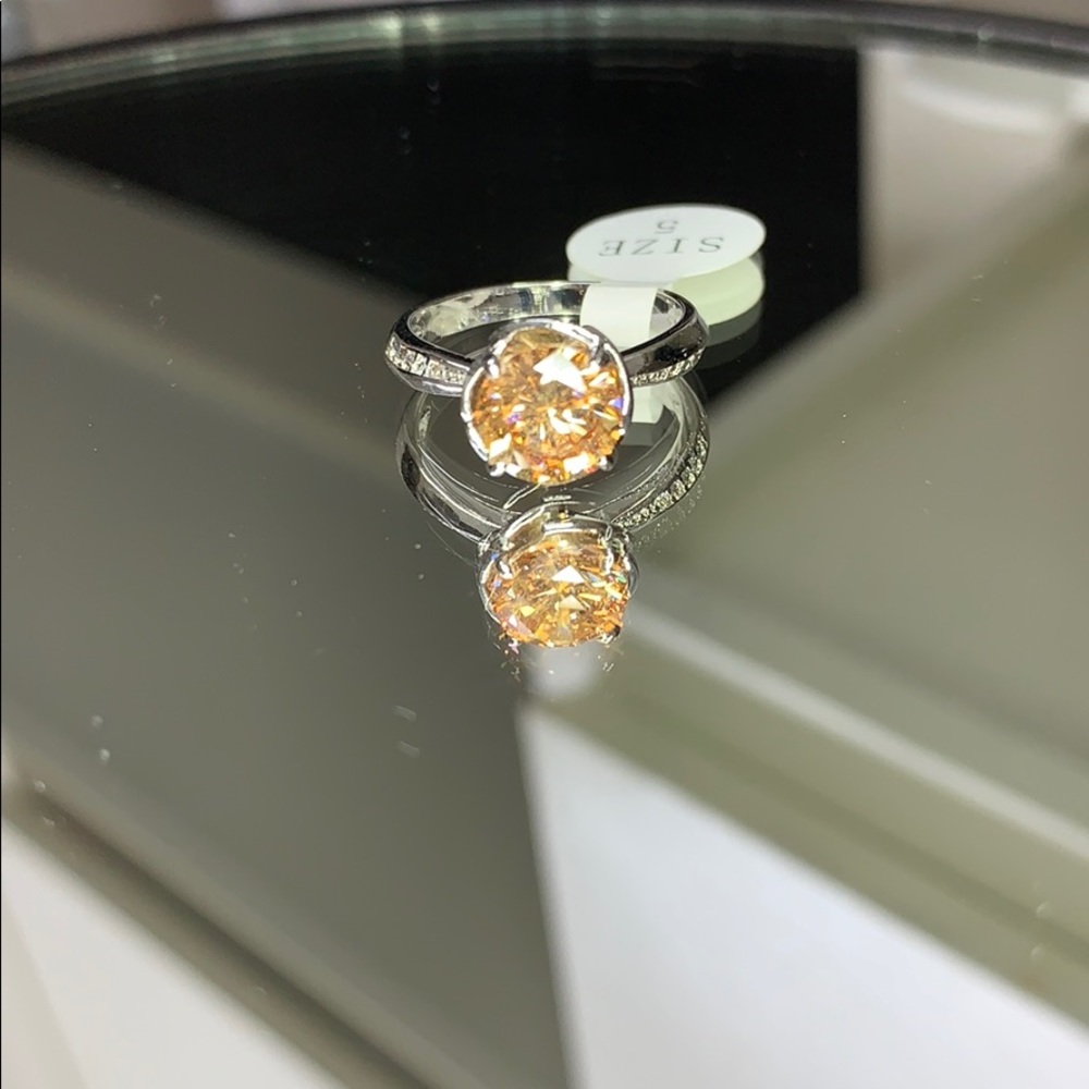 Champagne colored ring w/ side stones